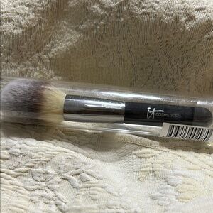 IT Cosmetics Makeup Brush - Heavenly Luxe #8
